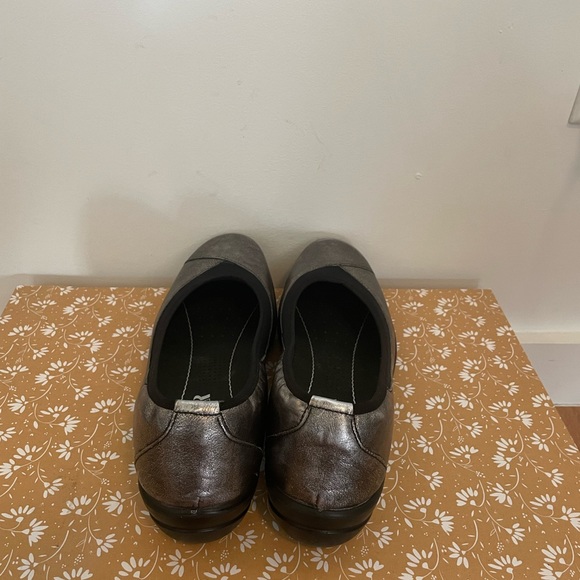 Romika Comfort Shoes Silver Leather Black Soles Support Cushioned Shoes Size 11 - Picture 8 of 9